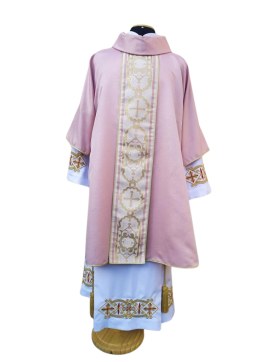 Dalmática rosea com galão